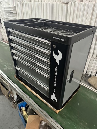 Carrello porta attrezzi con